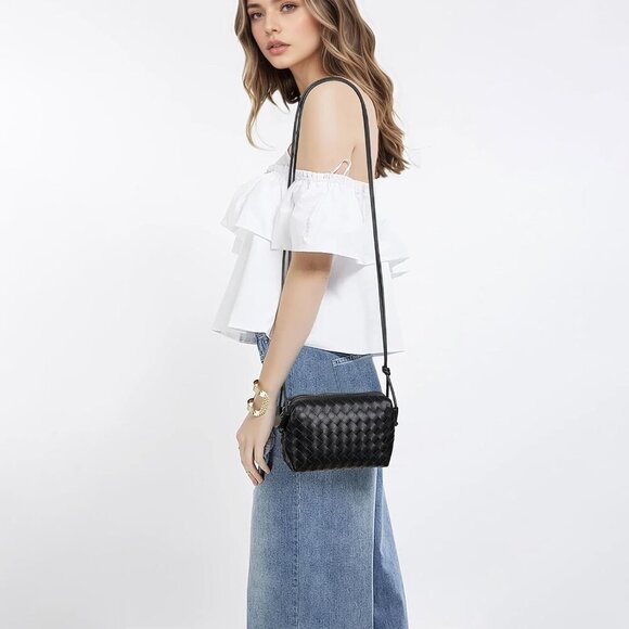 Versatile Mini Crossbody Camera Bag - Stylish Woven Design, Black Vegan Leather - Picture 2 of 8
